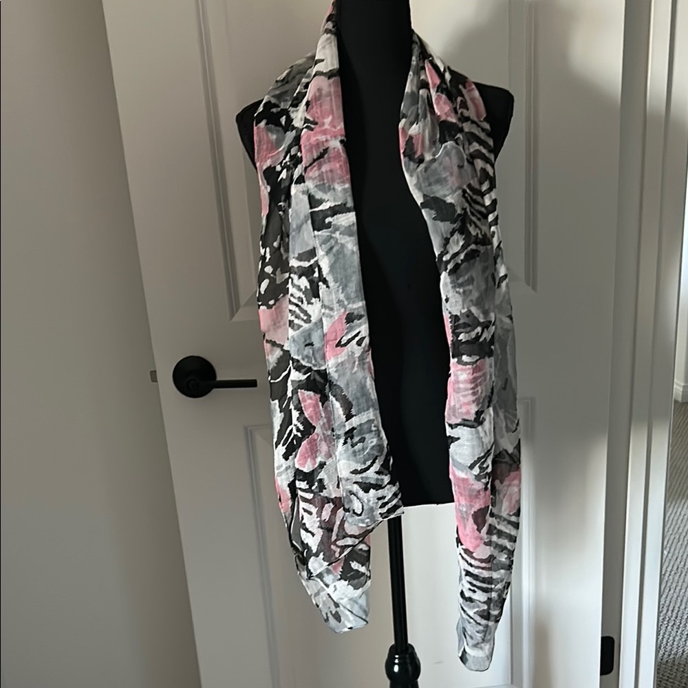 Eyeful Stylish Pink and Gray Patterned Scarf